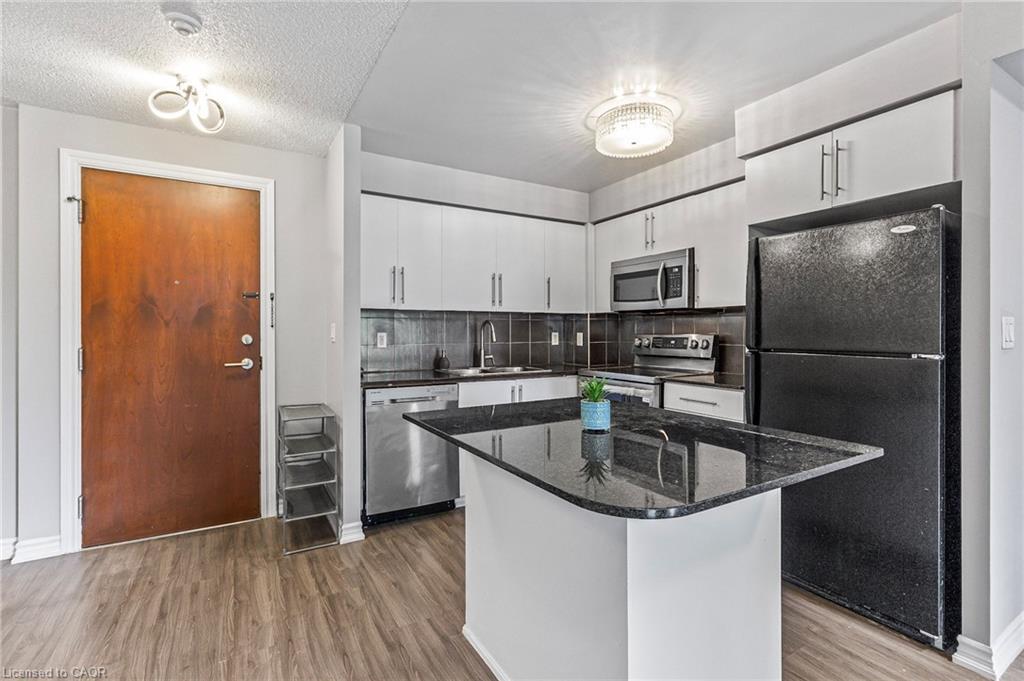 401-310 Burnhamthorpe Road W, Mississauga, ON - Indoor Photo Showing Kitchen With Stainless Steel Kitchen With Upgraded Kitchen