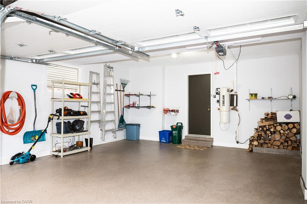 4194 Corrine Court, Burlington, ON - Indoor Photo Showing Garage