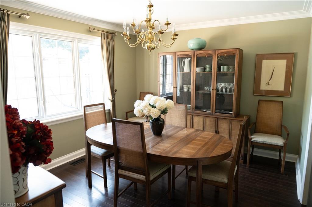 4194 Corrine Court, Burlington, ON - Indoor Photo Showing Dining Room