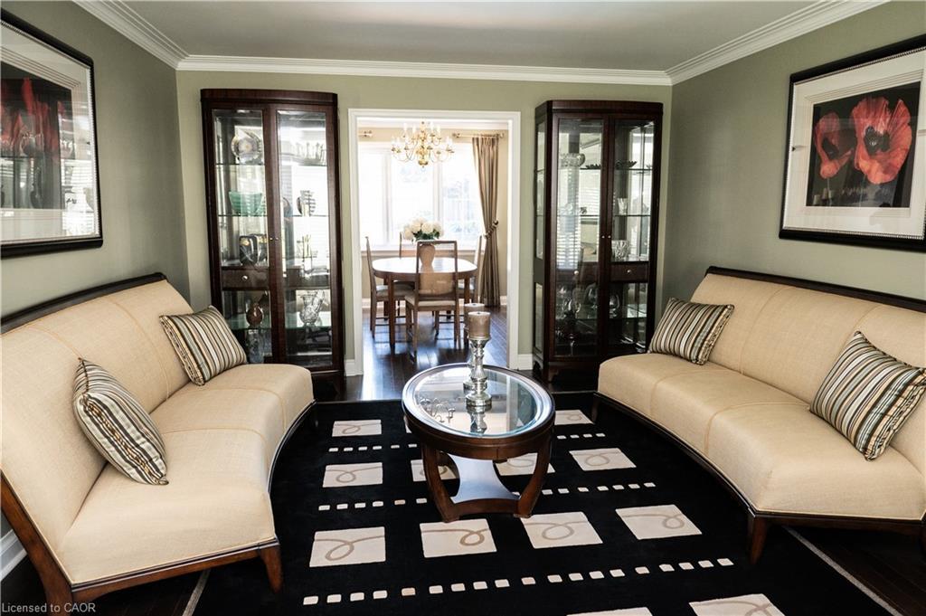 4194 Corrine Court, Burlington, ON - Indoor Photo Showing Living Room