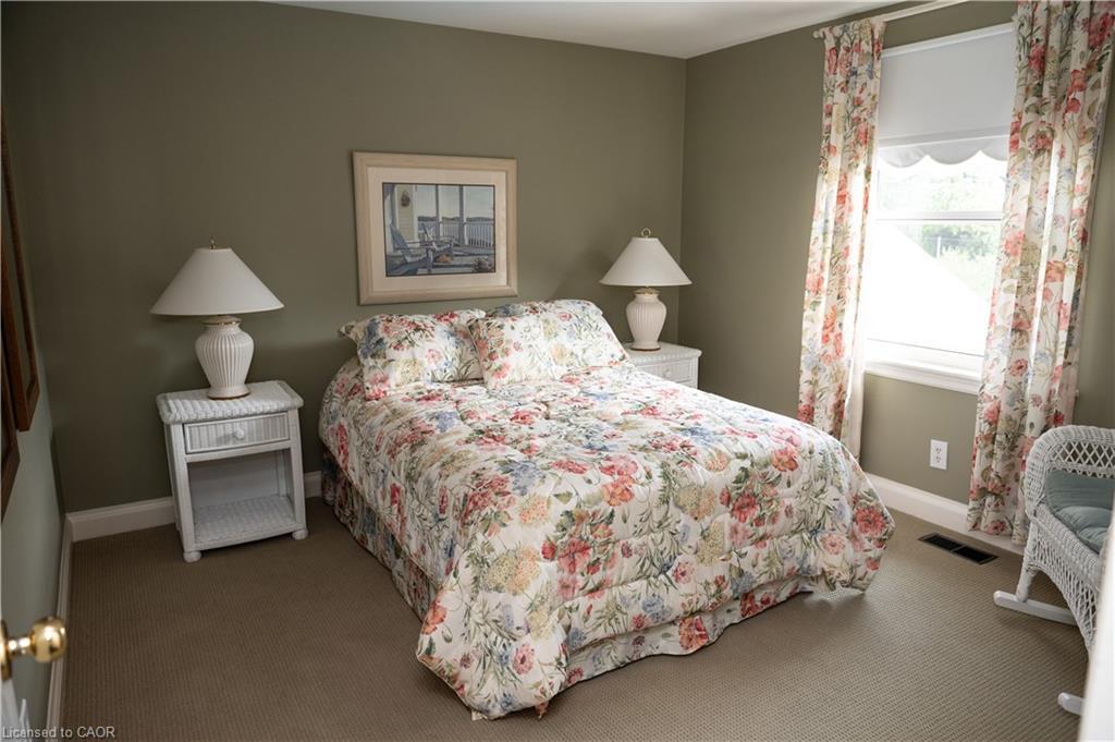 4194 Corrine Court, Burlington, ON - Indoor Photo Showing Bedroom