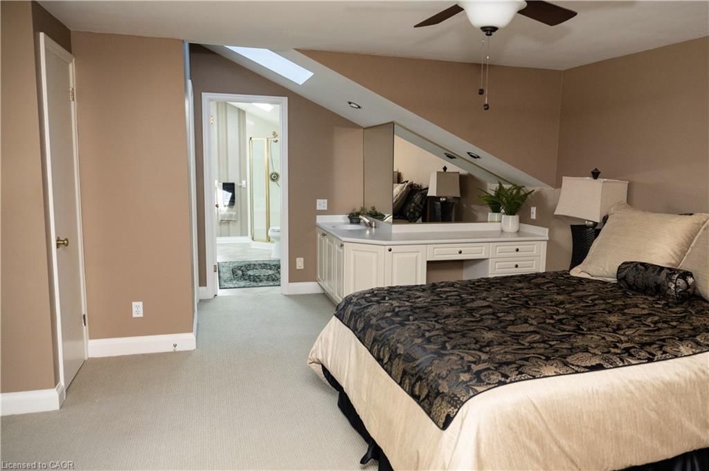 4194 Corrine Court, Burlington, ON - Indoor Photo Showing Bedroom