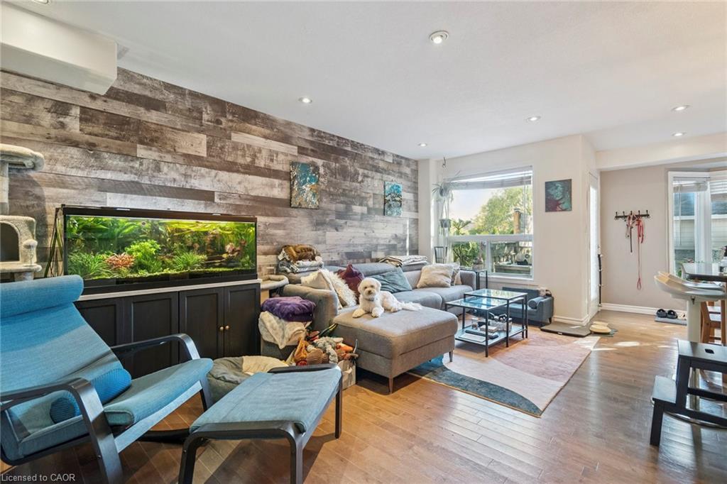 27 Pettit Street, Stoney Creek, ON - Indoor Photo Showing Living Room