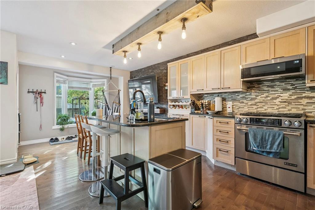 27 Pettit Street, Stoney Creek, ON - Indoor Photo Showing Kitchen With Upgraded Kitchen
