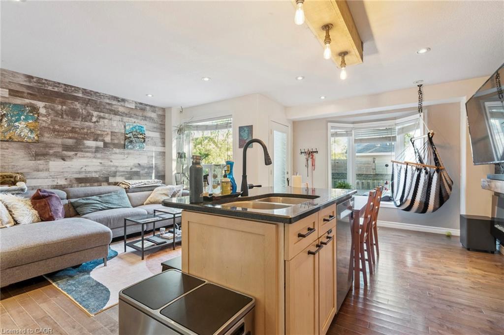 27 Pettit Street, Stoney Creek, ON - Indoor