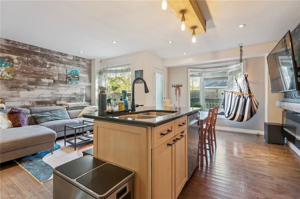 27 Pettit Street, Stoney Creek, ON - Indoor