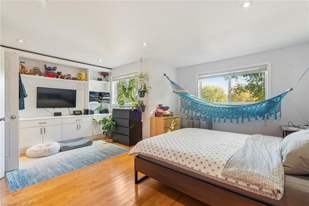 27 Pettit Street, Stoney Creek, ON - Indoor Photo Showing Bedroom