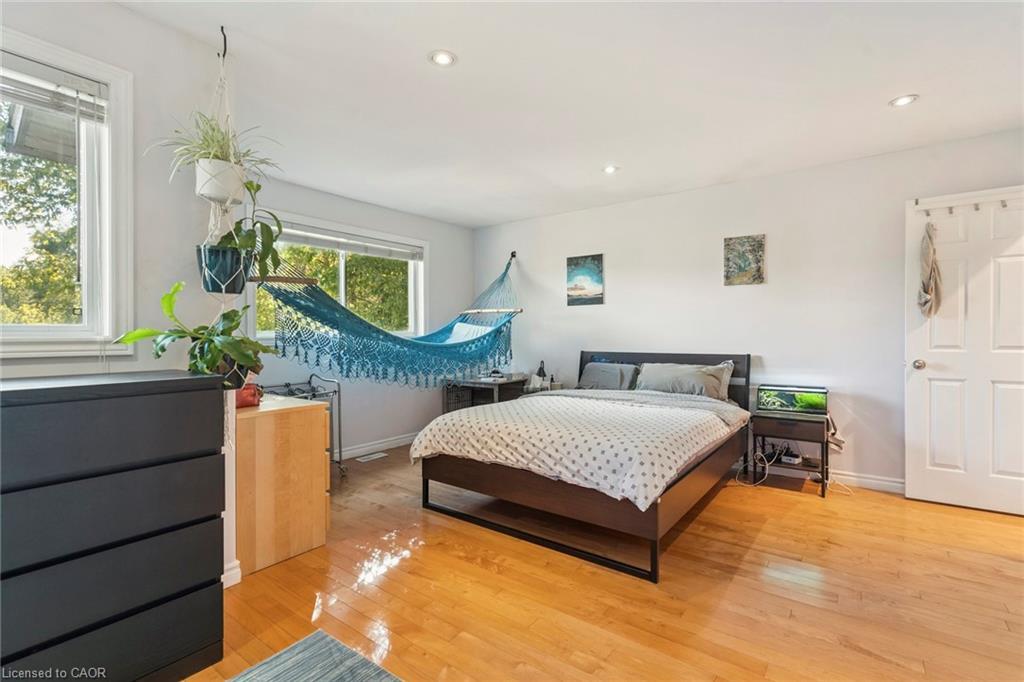 27 Pettit Street, Stoney Creek, ON - Indoor Photo Showing Bedroom