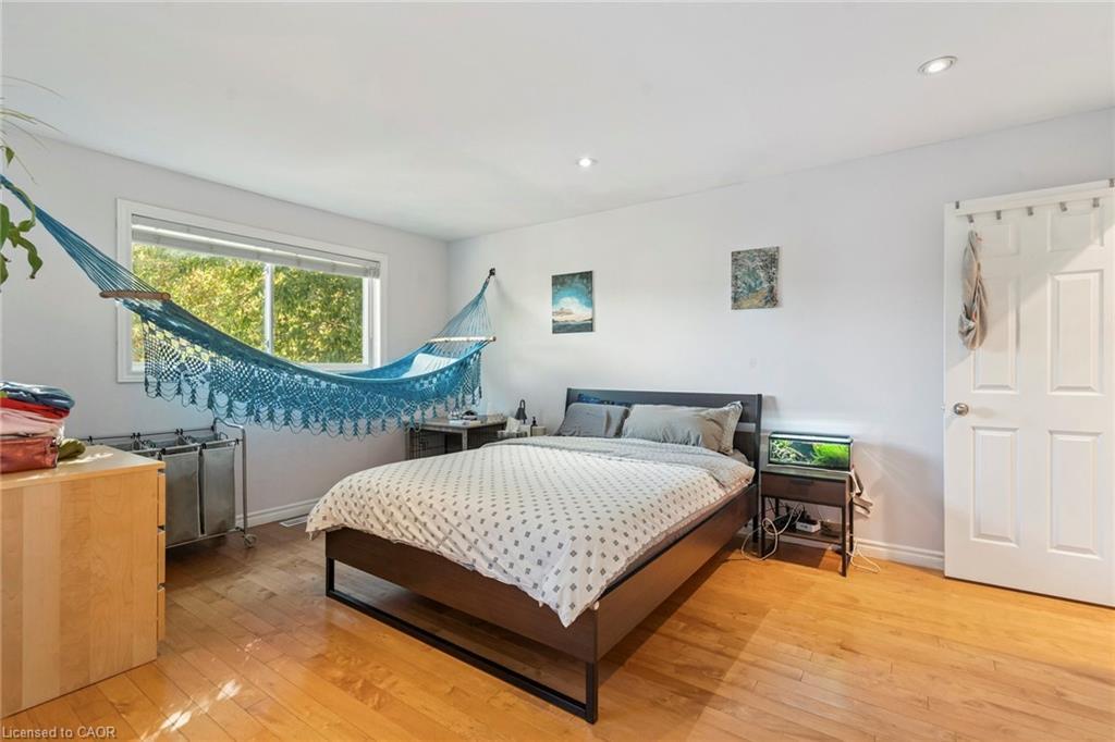 27 Pettit Street, Stoney Creek, ON - Indoor Photo Showing Bedroom