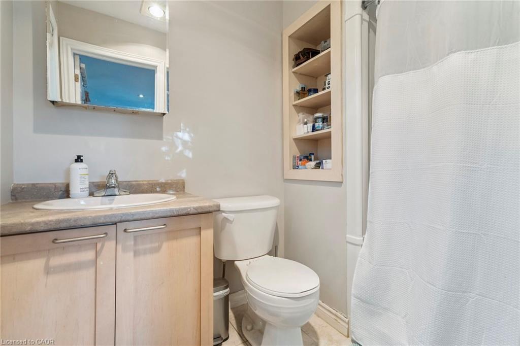 27 Pettit Street, Stoney Creek, ON - Indoor Photo Showing Bathroom