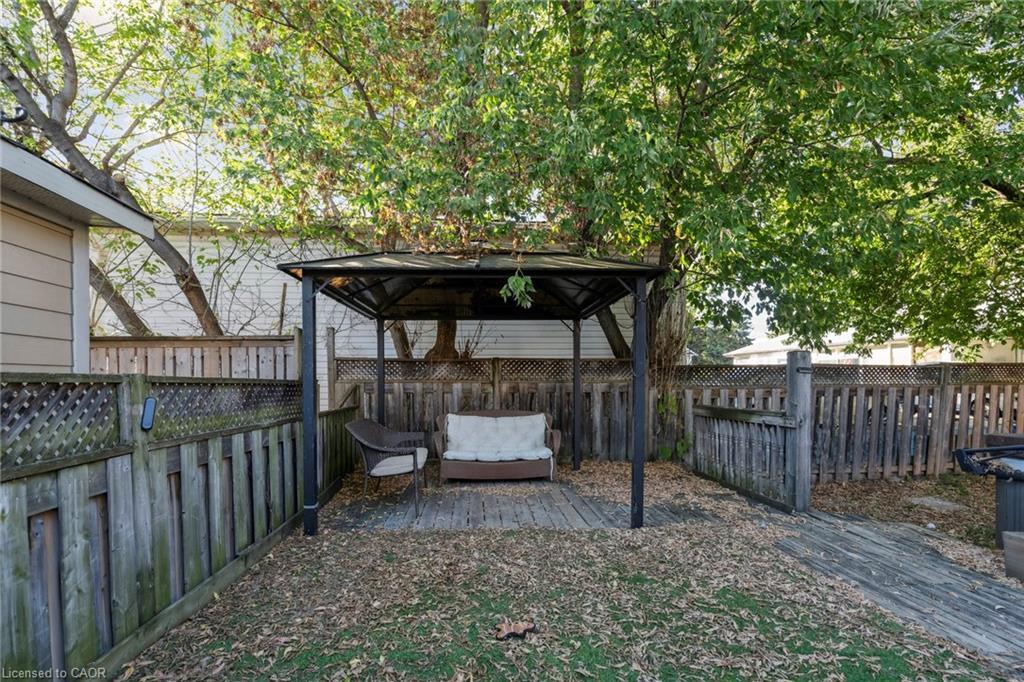 27 Pettit Street, Stoney Creek, ON - Outdoor