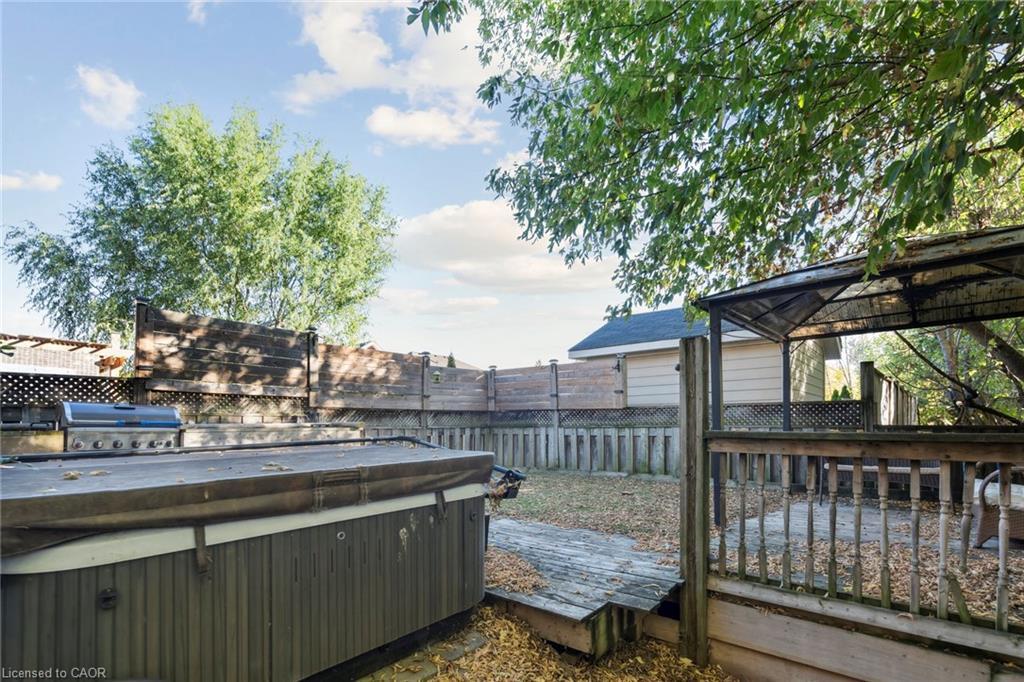 27 Pettit Street, Stoney Creek, ON - Outdoor