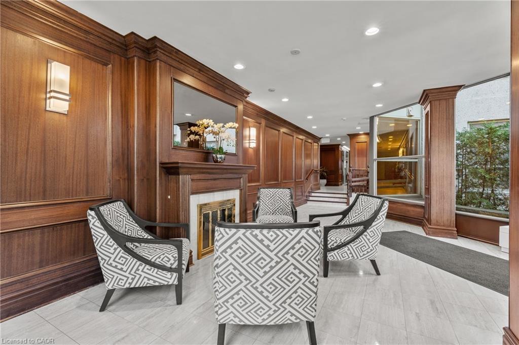 302-1201 North Shore Boulevard E, Burlington, ON - Indoor Photo Showing Other Room