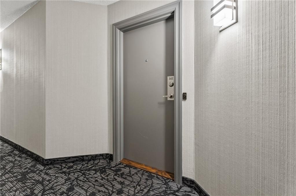 302-1201 North Shore Boulevard E, Burlington, ON - Indoor Photo Showing Other Room