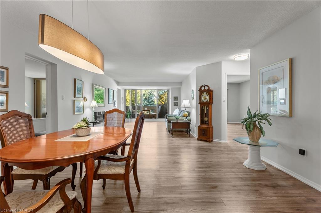 302-1201 North Shore Boulevard E, Burlington, ON - Indoor Photo Showing Dining Room
