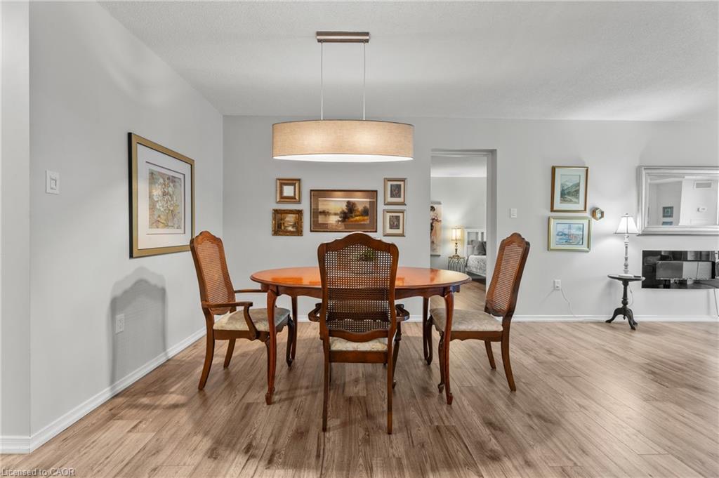 302-1201 North Shore Boulevard E, Burlington, ON - Indoor Photo Showing Dining Room
