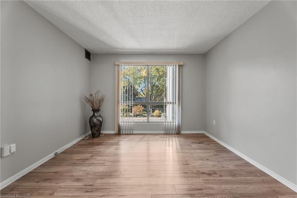 302-1201 North Shore Boulevard E, Burlington, ON - Indoor Photo Showing Other Room