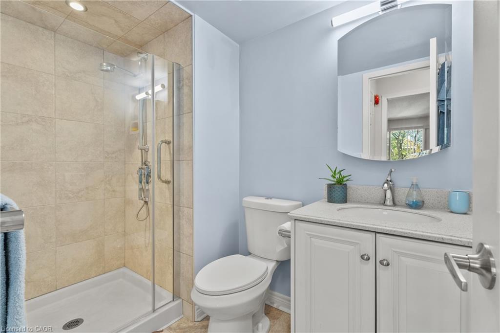 302-1201 North Shore Boulevard E, Burlington, ON - Indoor Photo Showing Bathroom