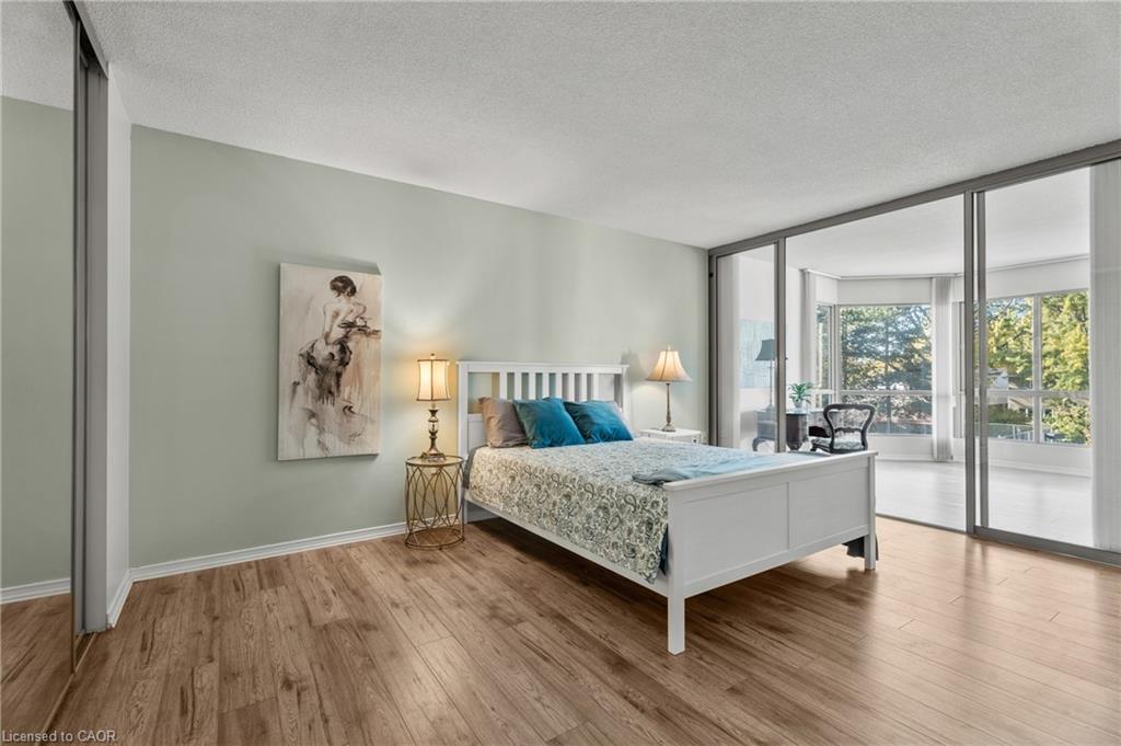 302-1201 North Shore Boulevard E, Burlington, ON - Indoor Photo Showing Bedroom