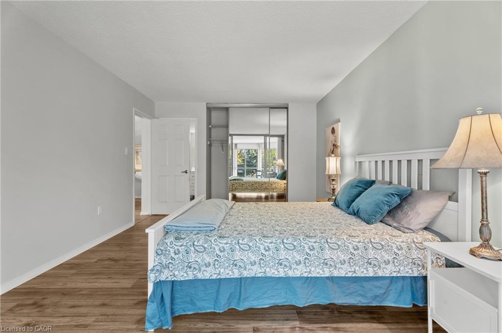 302-1201 North Shore Boulevard E, Burlington, ON - Indoor Photo Showing Bedroom