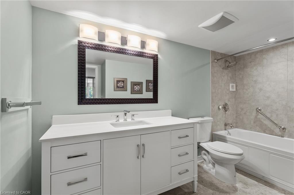 302-1201 North Shore Boulevard E, Burlington, ON - Indoor Photo Showing Bathroom