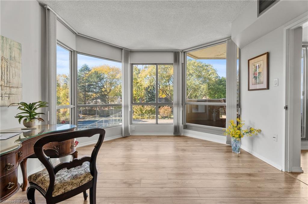 302-1201 North Shore Boulevard E, Burlington, ON - Indoor