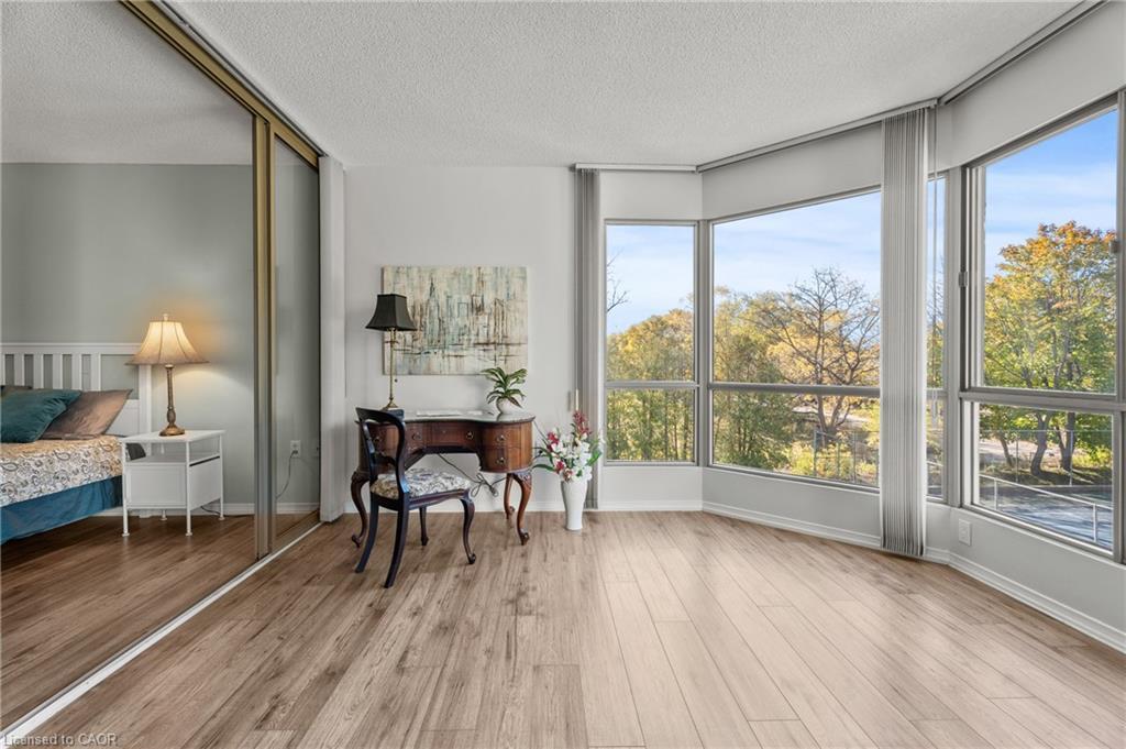 302-1201 North Shore Boulevard E, Burlington, ON - Indoor