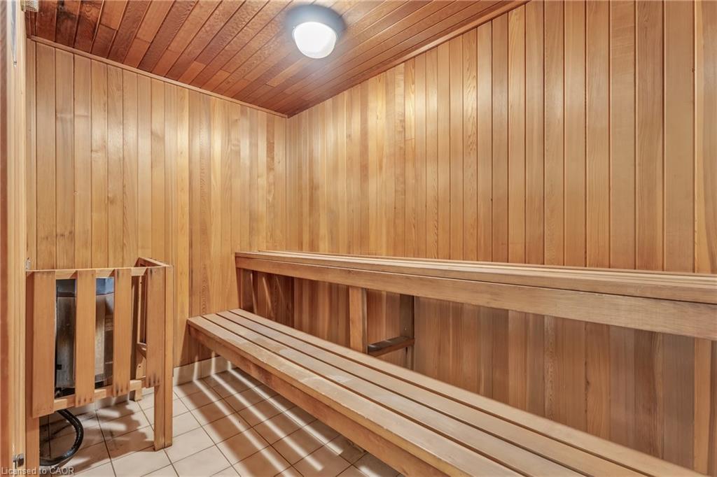 302-1201 North Shore Boulevard E, Burlington, ON - Indoor Photo Showing Other Room