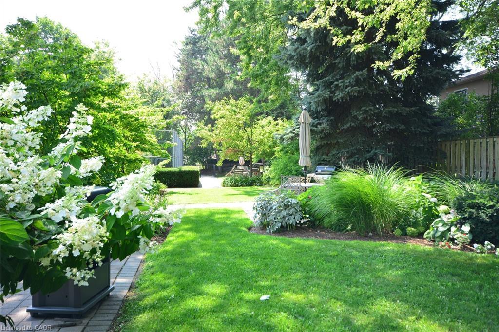 302-1201 North Shore Boulevard E, Burlington, ON - Outdoor