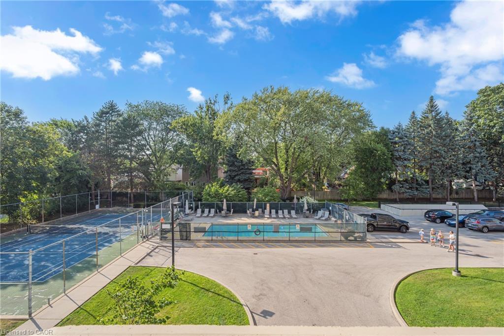 302-1201 North Shore Boulevard E, Burlington, ON - Outdoor With In Ground Pool