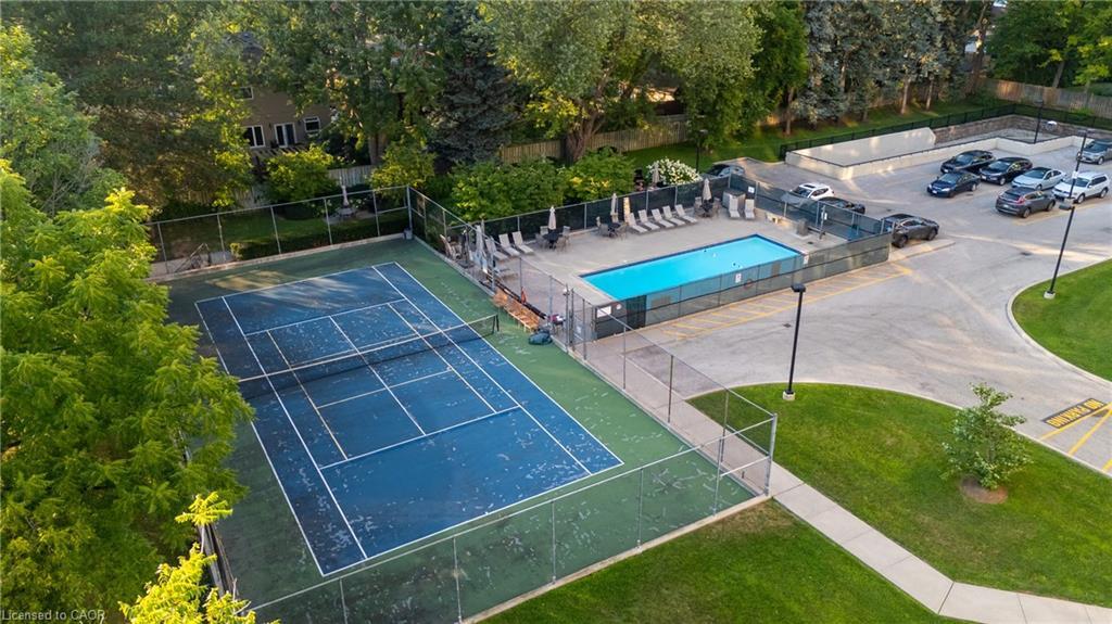 302-1201 North Shore Boulevard E, Burlington, ON - Outdoor With In Ground Pool With Backyard