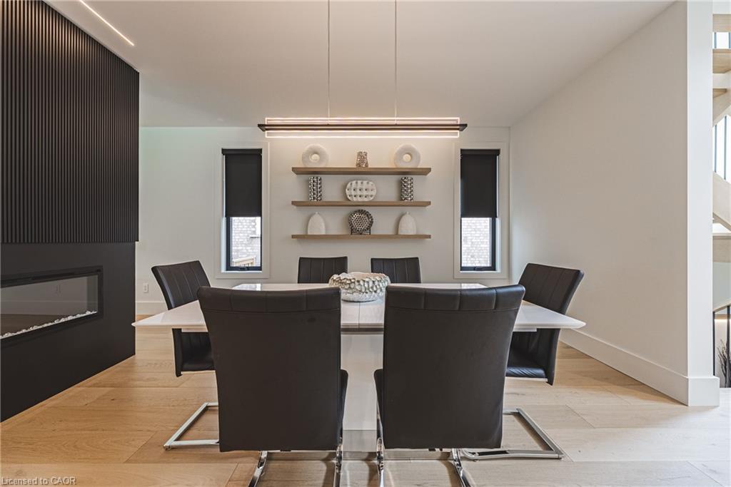 135 Eleanor Avenue, Hamilton, ON - Indoor Photo Showing Dining Room