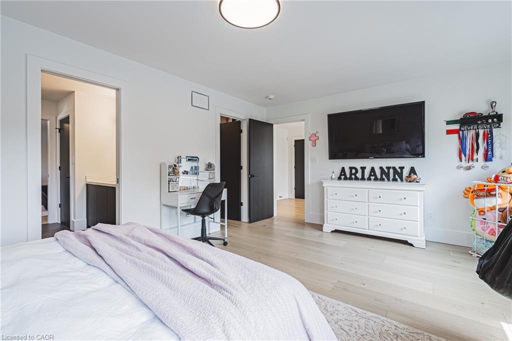 135 Eleanor Avenue, Hamilton, ON - Indoor Photo Showing Bedroom