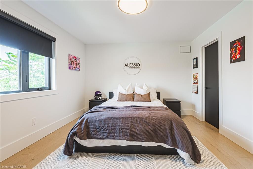 135 Eleanor Avenue, Hamilton, ON - Indoor Photo Showing Bedroom