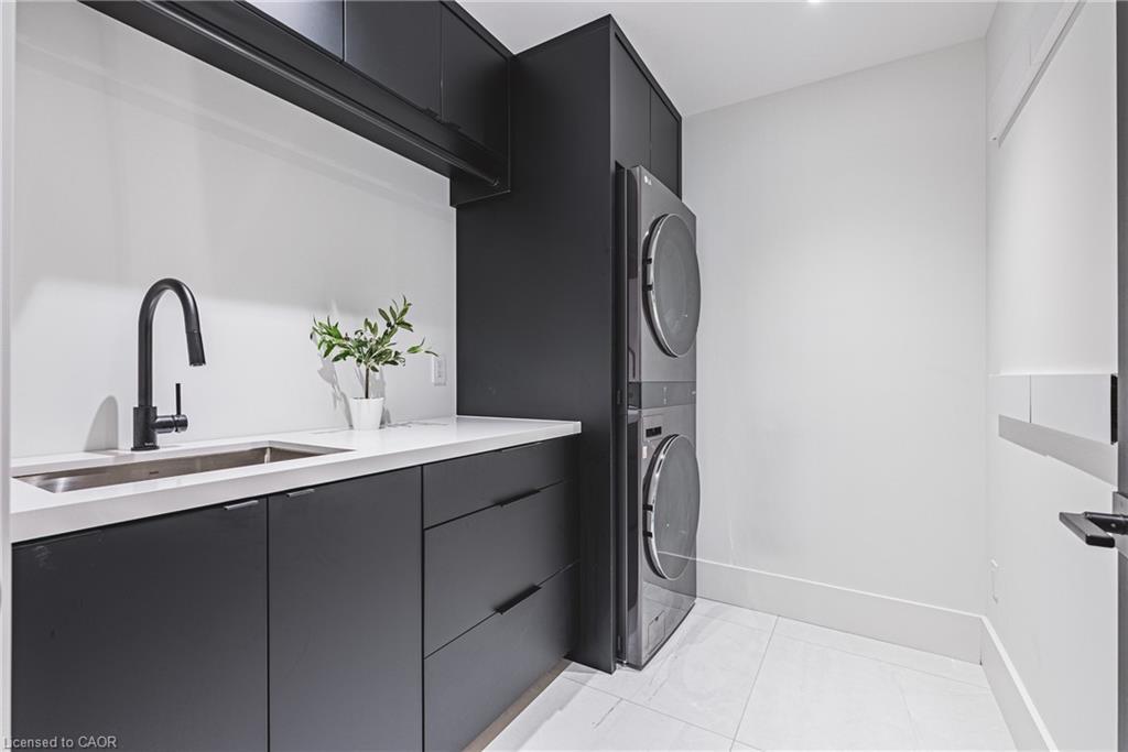 135 Eleanor Avenue, Hamilton, ON - Indoor Photo Showing Laundry Room