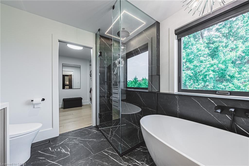 135 Eleanor Avenue, Hamilton, ON - Indoor Photo Showing Bathroom
