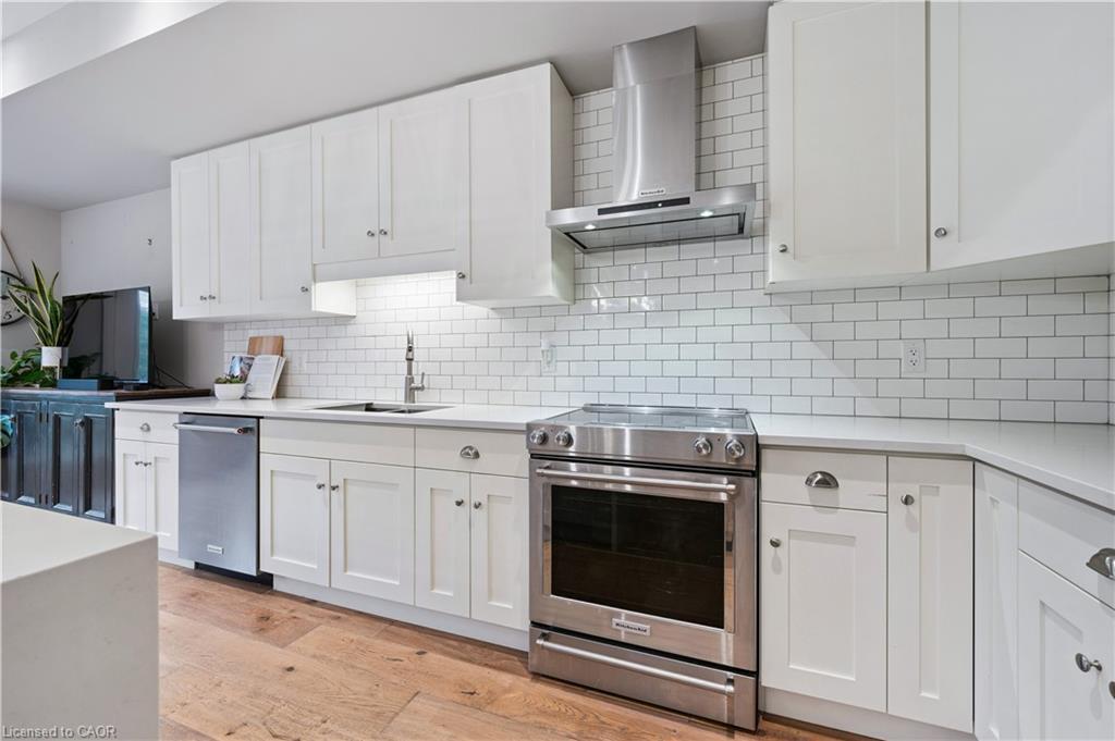 83-60 Arkell Road, Guelph, ON - Indoor Photo Showing Kitchen With Upgraded Kitchen