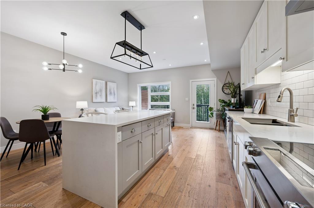 83-60 Arkell Road, Guelph, ON - Indoor Photo Showing Kitchen With Upgraded Kitchen