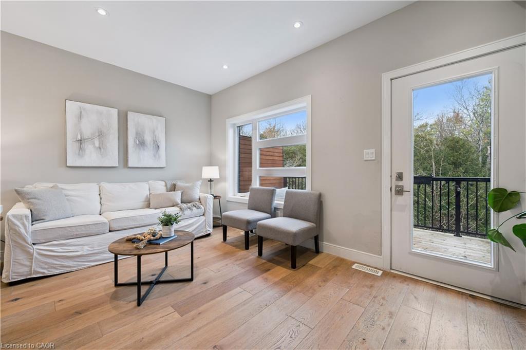 83-60 Arkell Road, Guelph, ON - Indoor Photo Showing Living Room