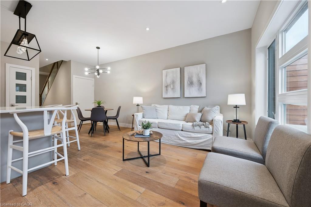 83-60 Arkell Road, Guelph, ON - Indoor Photo Showing Living Room