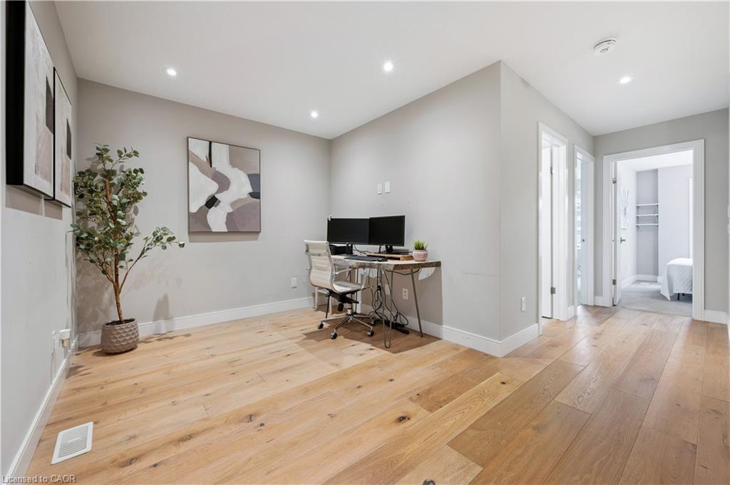 83-60 Arkell Road, Guelph, ON - Indoor