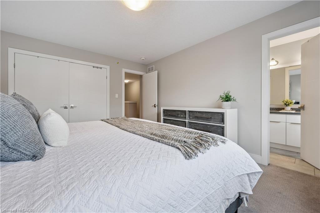 83-60 Arkell Road, Guelph, ON - Indoor Photo Showing Bedroom
