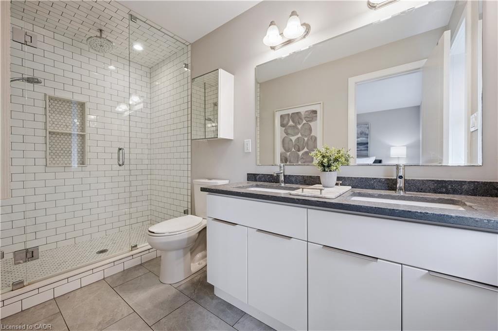 83-60 Arkell Road, Guelph, ON - Indoor Photo Showing Bathroom