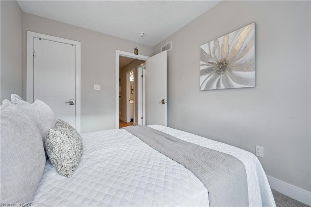 83-60 Arkell Road, Guelph, ON - Indoor Photo Showing Bedroom