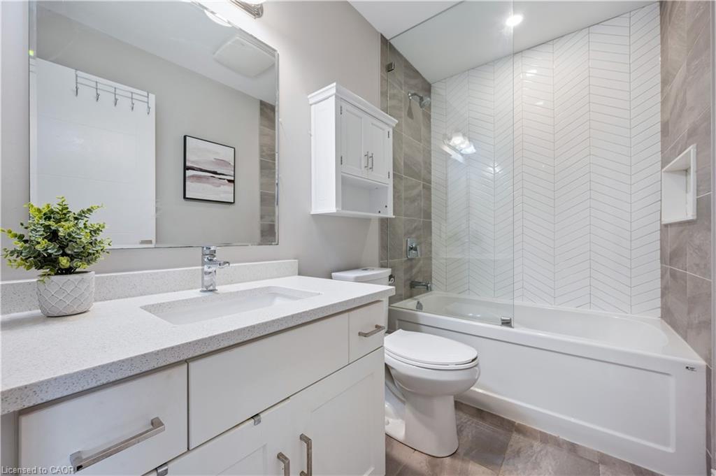 83-60 Arkell Road, Guelph, ON - Indoor Photo Showing Bathroom