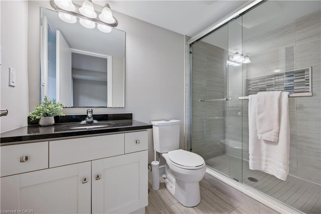 83-60 Arkell Road, Guelph, ON - Indoor Photo Showing Bathroom