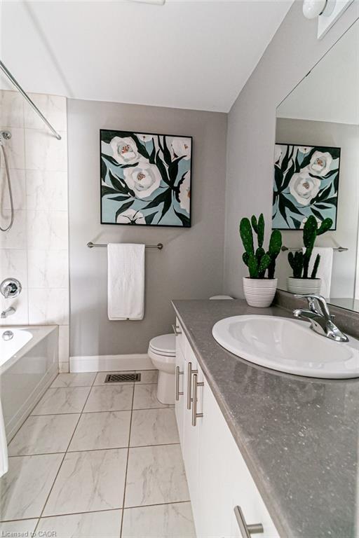 30-290 Barton Street W, Hamilton, ON - Indoor Photo Showing Bathroom