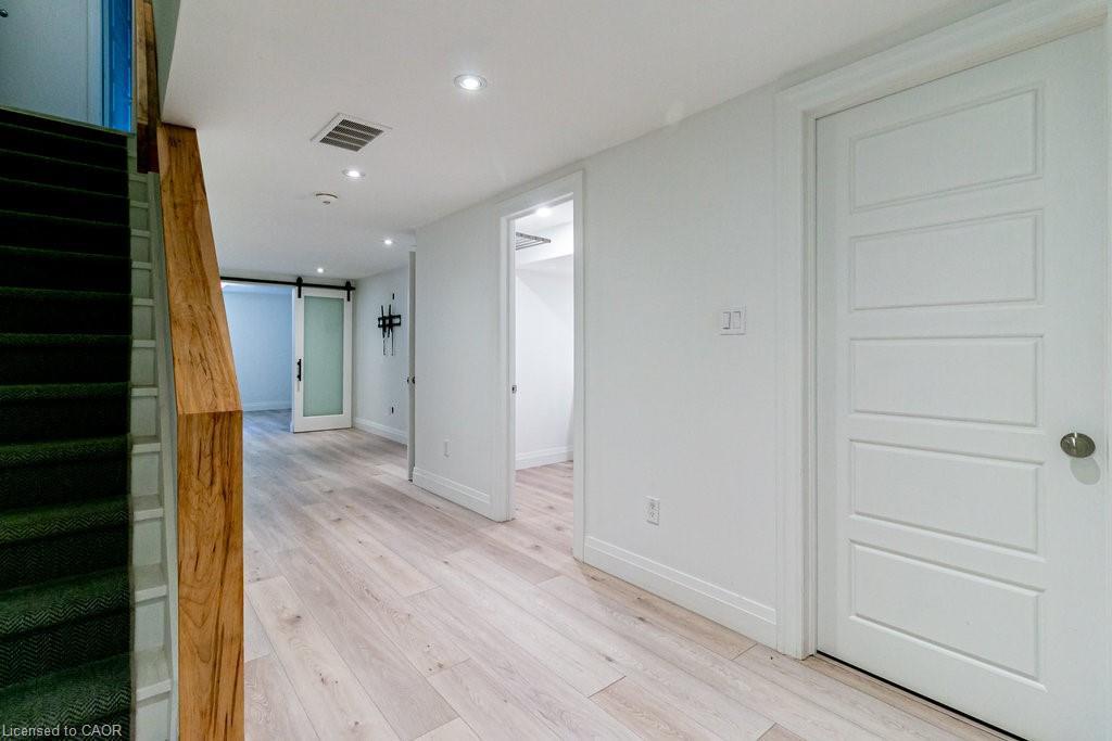 30-290 Barton Street W, Hamilton, ON - Indoor Photo Showing Other Room