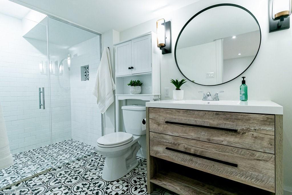 30-290 Barton Street W, Hamilton, ON - Indoor Photo Showing Bathroom