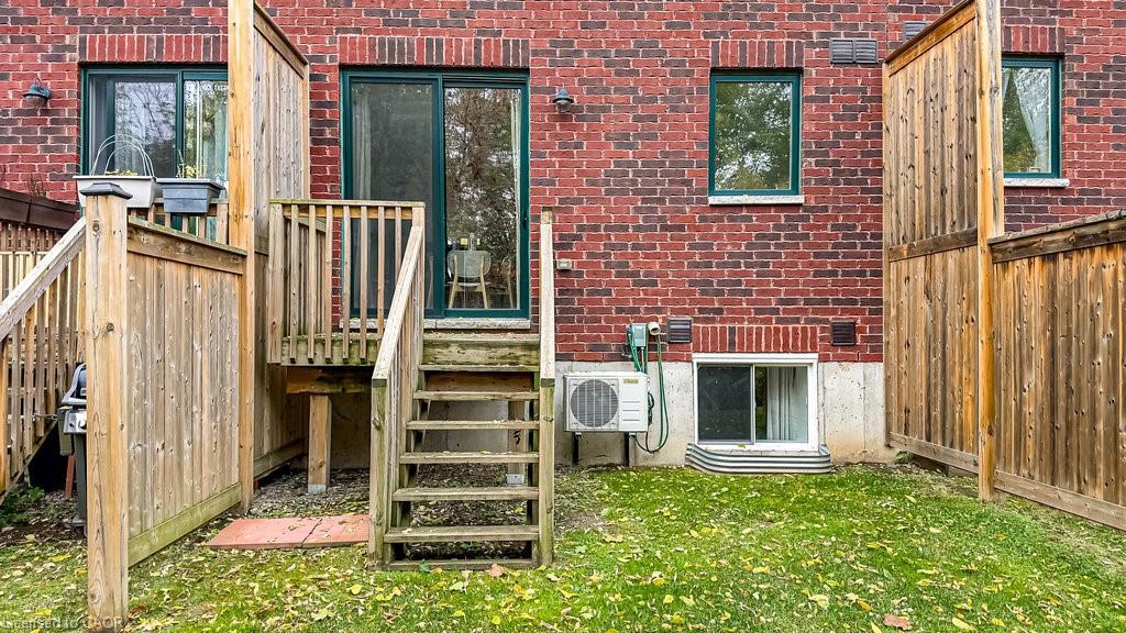 30-290 Barton Street W, Hamilton, ON - Outdoor With Exterior